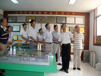 2012.7.28日山東天意兩項(xiàng)科技成果鑒定順利通過(guò)，北京領(lǐng)導(dǎo)專家，到我公司參觀指導(dǎo)