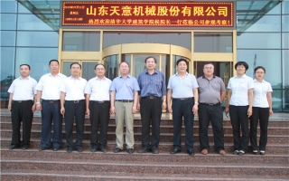 清華大學建筑設計研究院副院長、研究員侯建群蒞臨